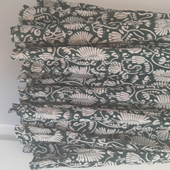 Women's H&M Fit and Flaire Dress Size 8 - Picture 3 of 6